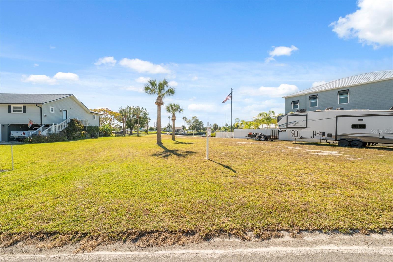 Listing photo id 5 for 3616 Flamingo Boulevard