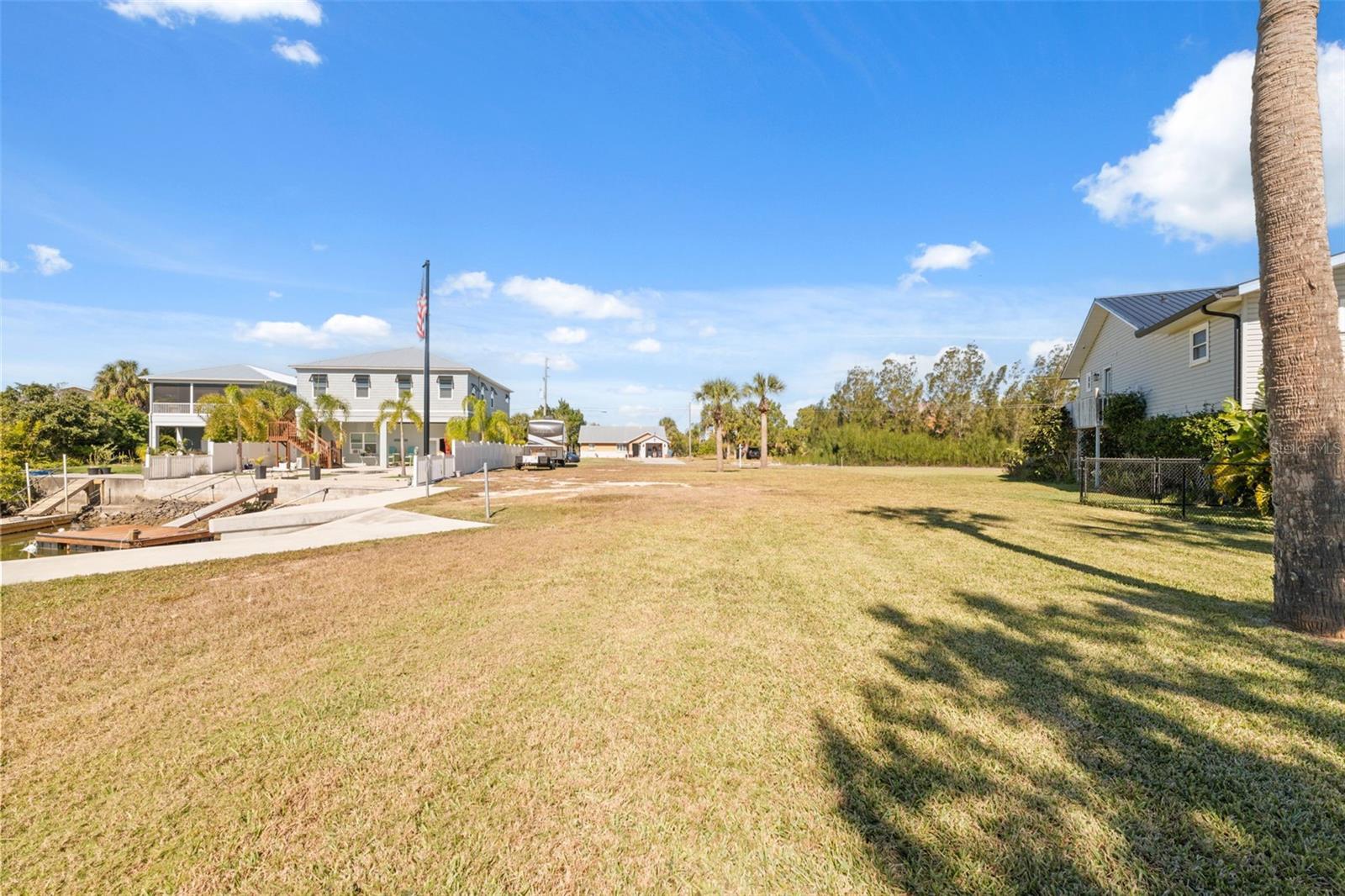 Listing photo id 6 for 3616 Flamingo Boulevard