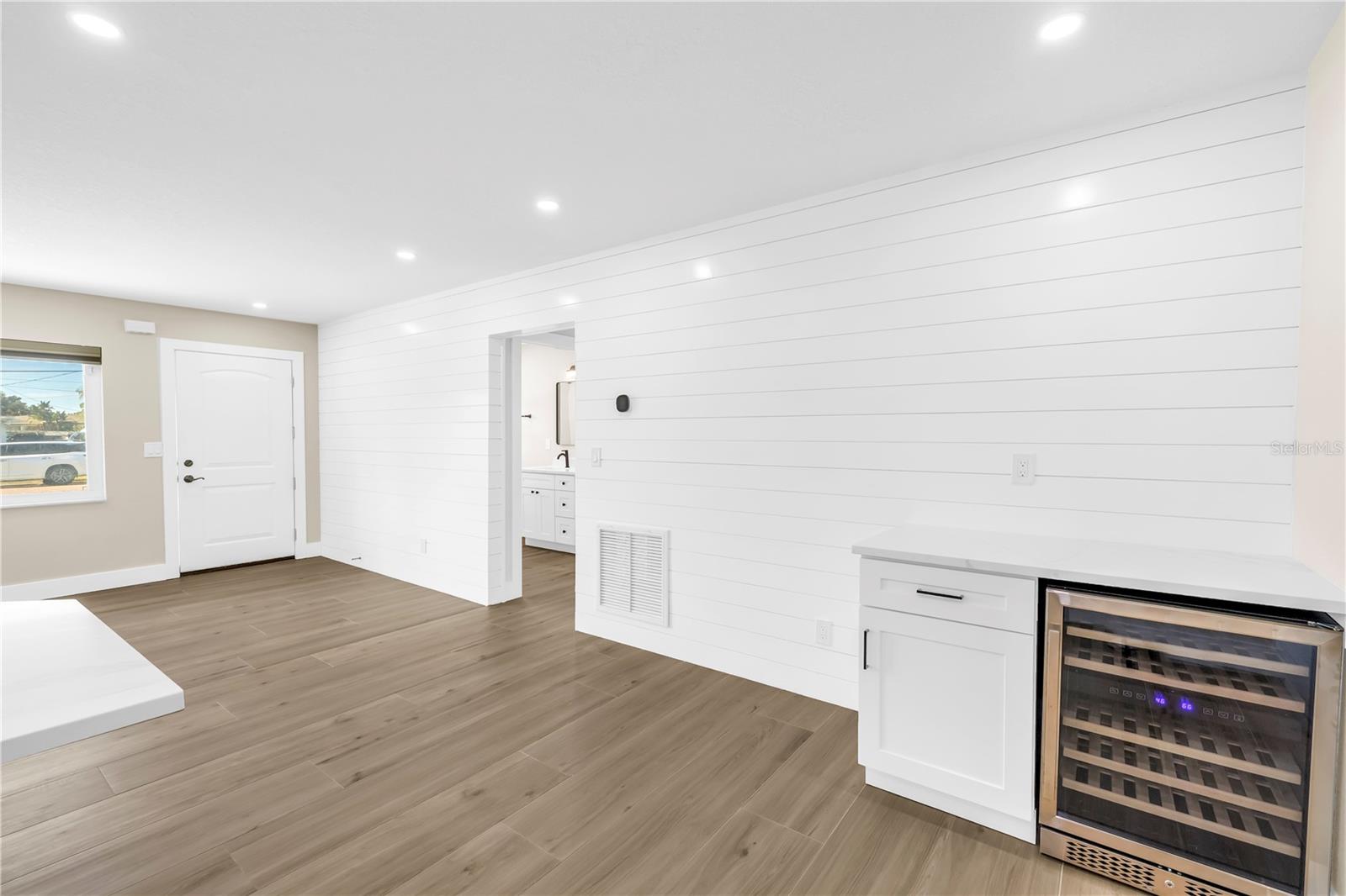 Image 10 of 39 For 4891 Venetian Boulevard Ne