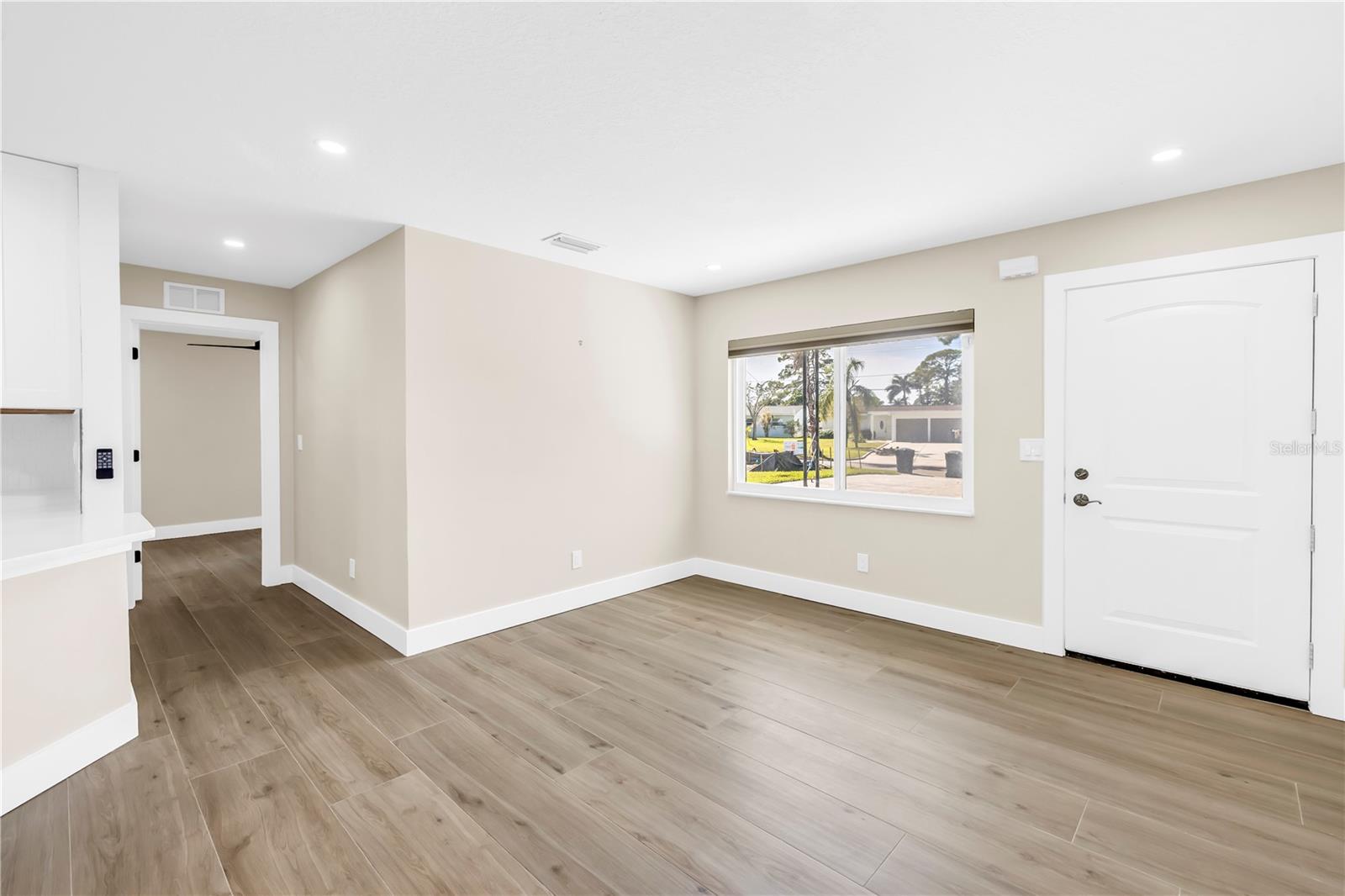 Image 12 of 39 For 4891 Venetian Boulevard Ne