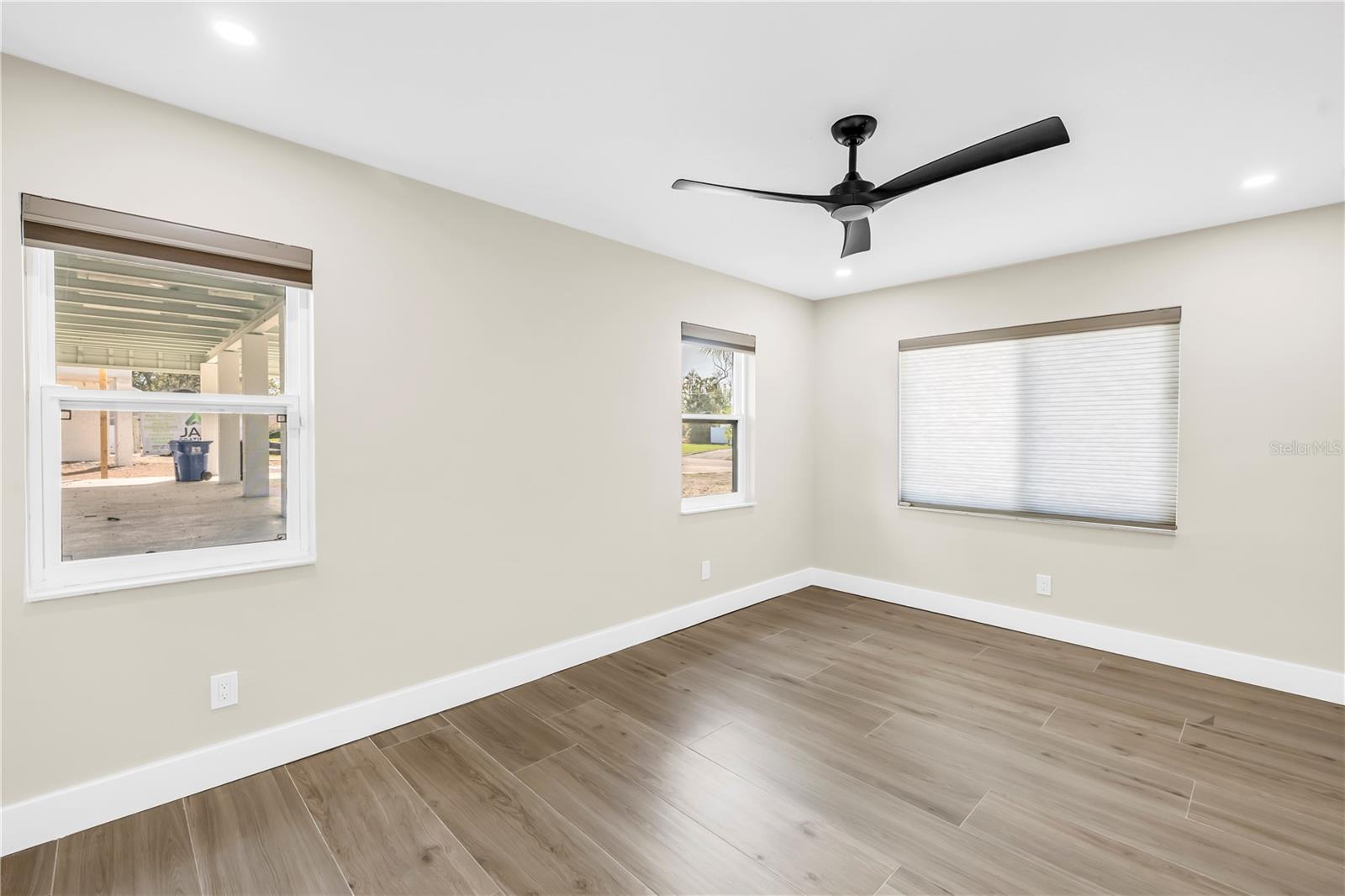 Image 15 of 39 For 4891 Venetian Boulevard Ne