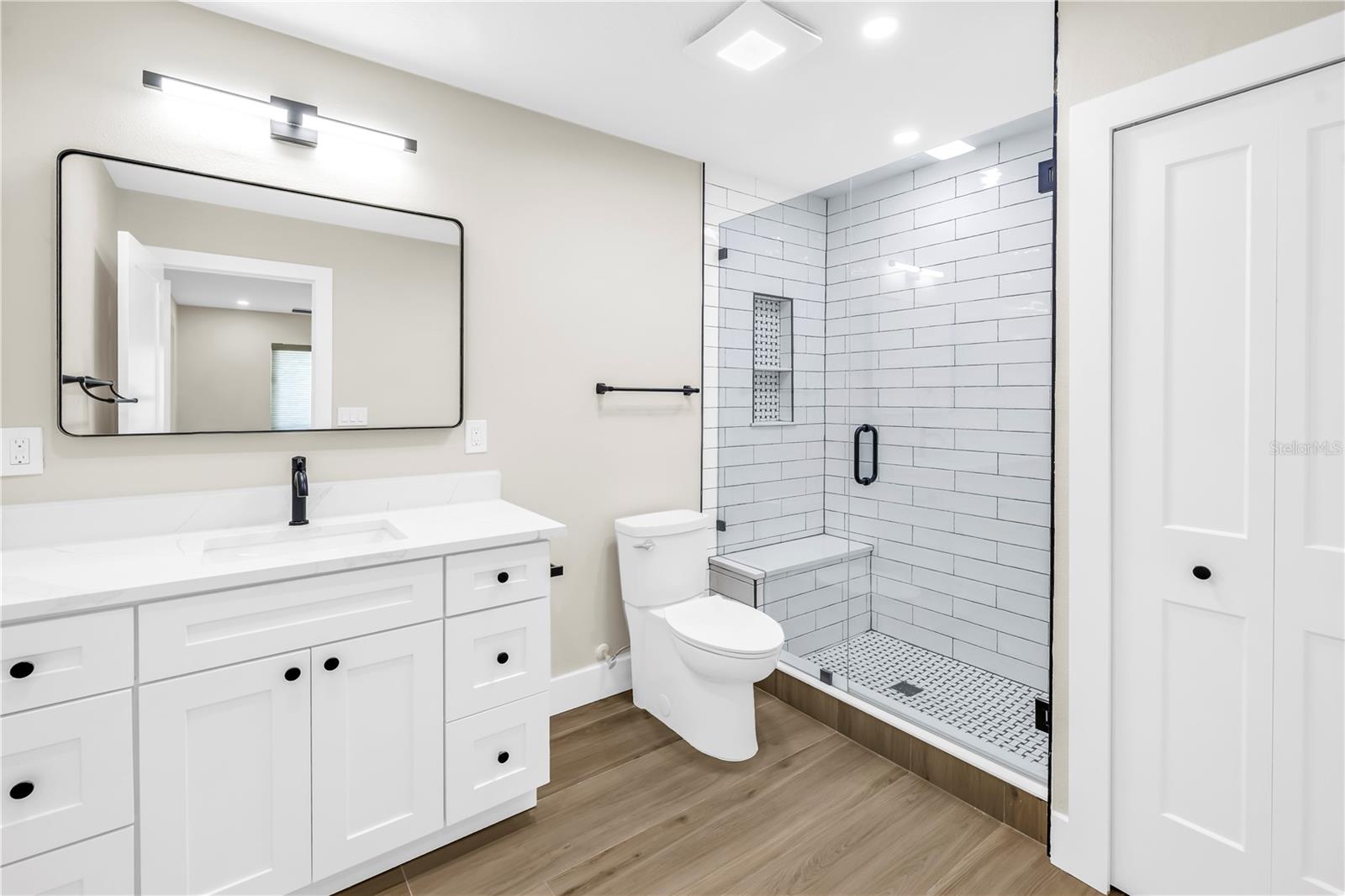 Image 16 of 39 For 4891 Venetian Boulevard Ne