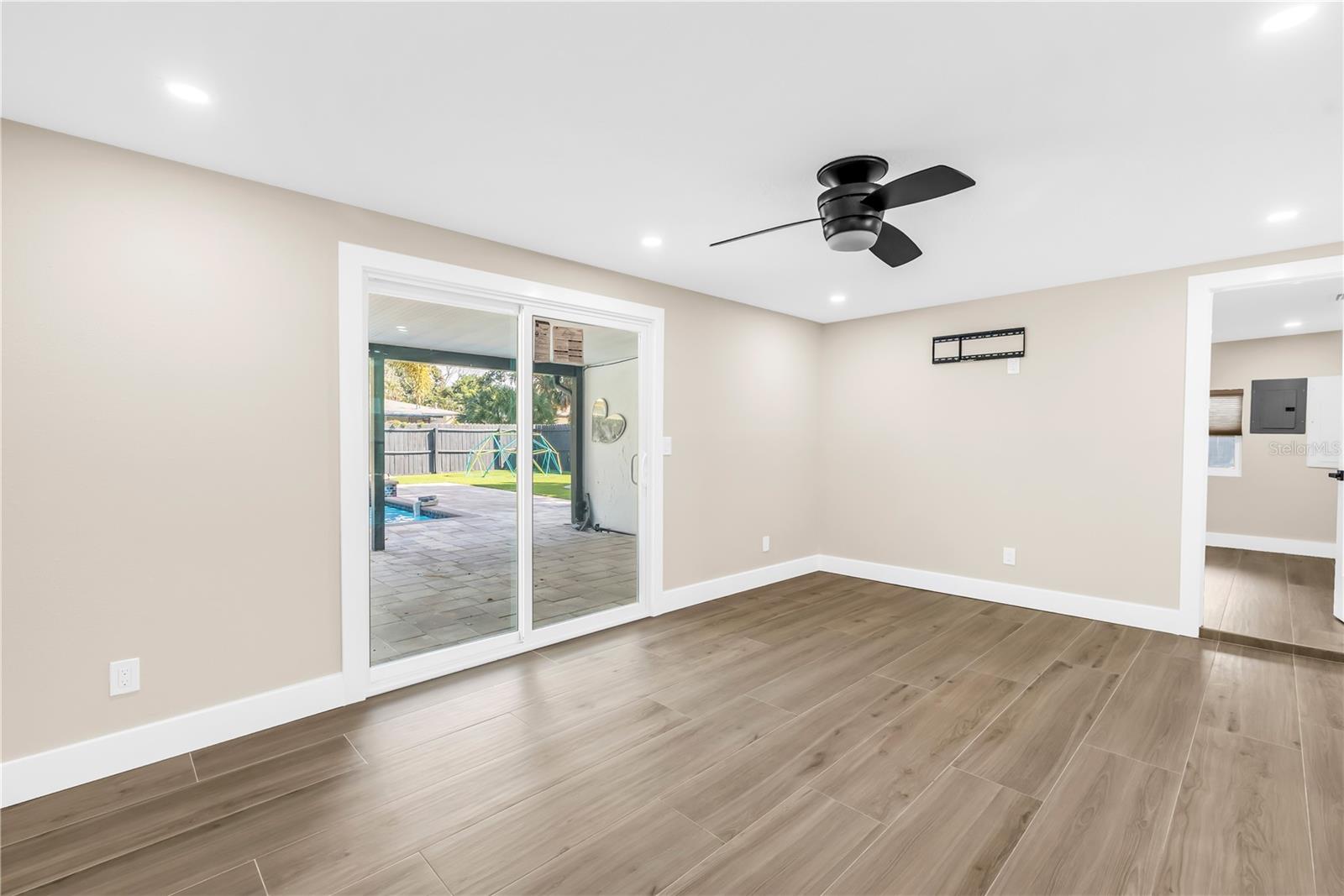 Image 18 of 39 For 4891 Venetian Boulevard Ne