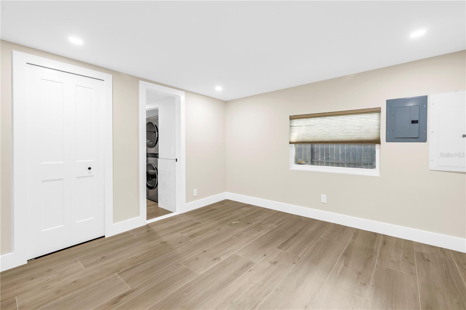 Image 21 of 39 For 4891 Venetian Boulevard Ne