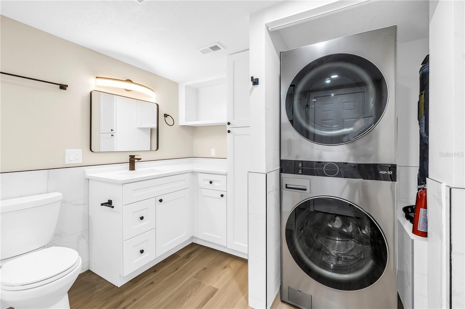 Image 23 of 39 For 4891 Venetian Boulevard Ne