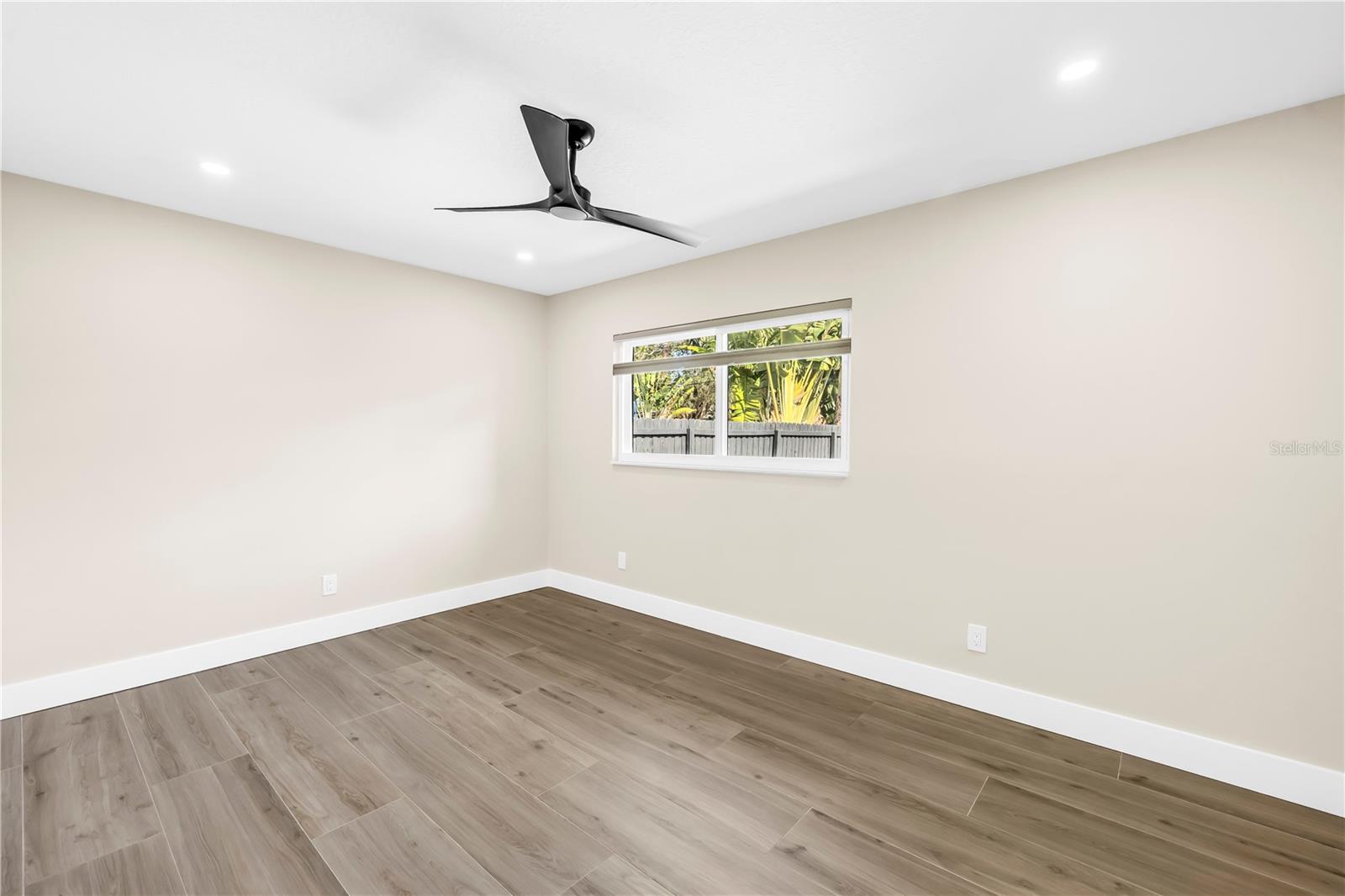 Image 24 of 39 For 4891 Venetian Boulevard Ne