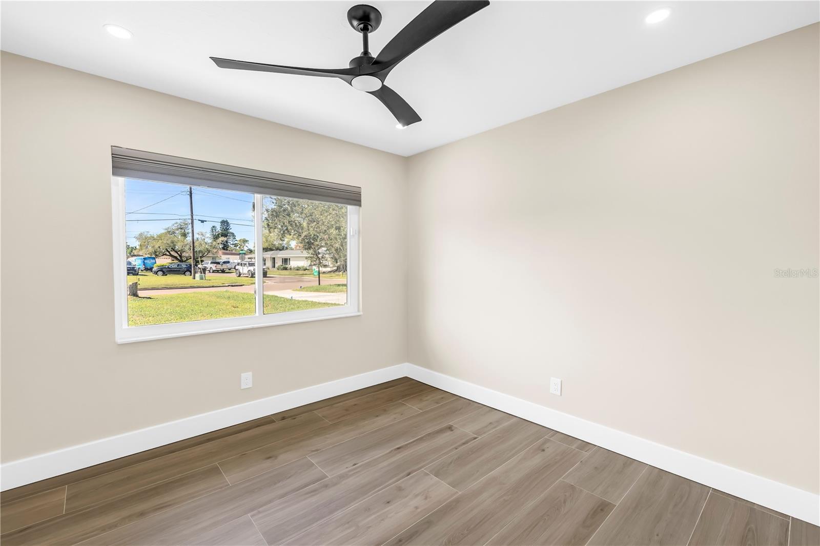 Image 26 of 39 For 4891 Venetian Boulevard Ne