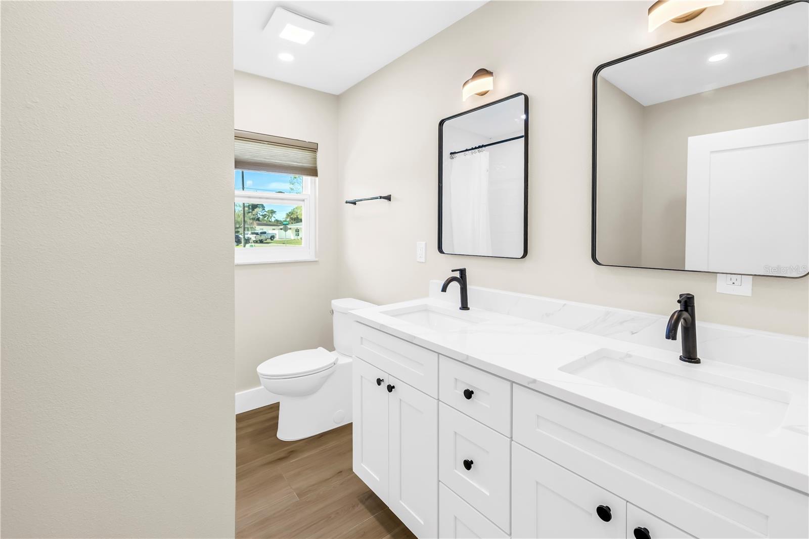 Image 27 of 39 For 4891 Venetian Boulevard Ne