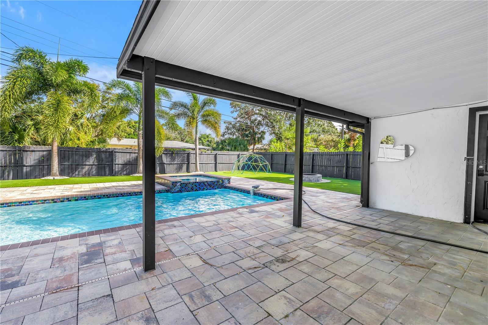 Image 30 of 39 For 4891 Venetian Boulevard Ne