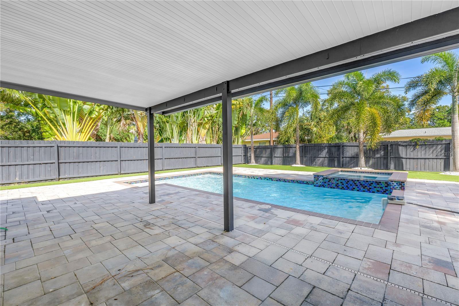 Image 31 of 39 For 4891 Venetian Boulevard Ne