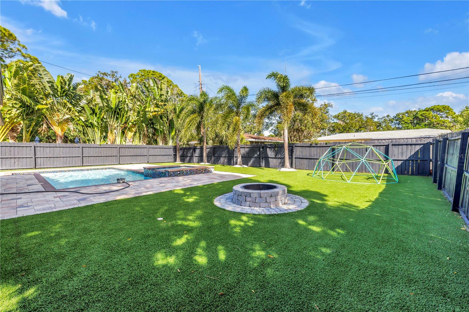 Image 32 of 39 For 4891 Venetian Boulevard Ne