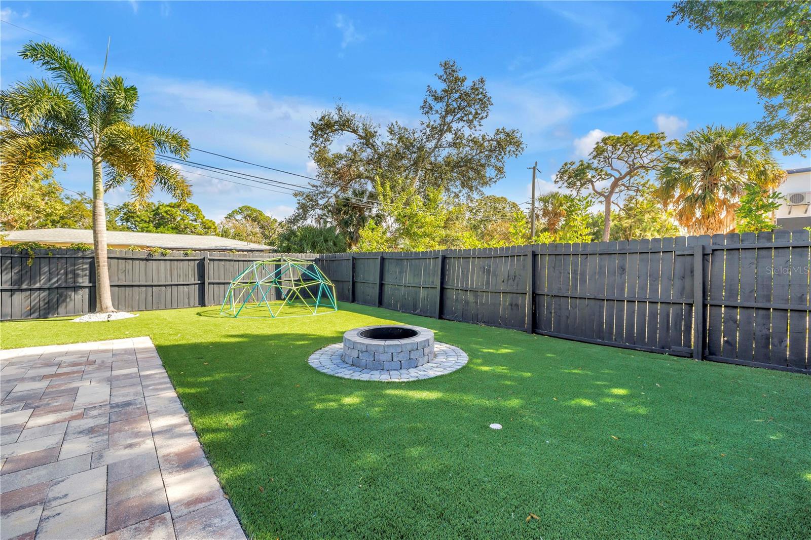 Image 33 of 39 For 4891 Venetian Boulevard Ne