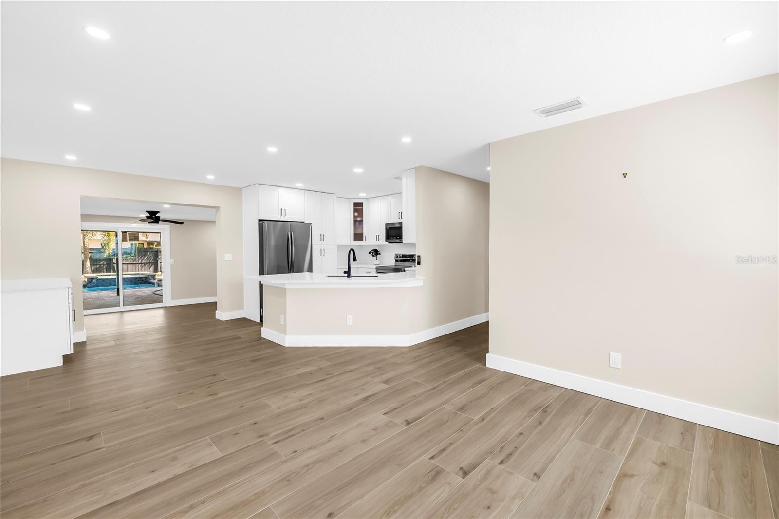 Image 4 of 39 For 4891 Venetian Boulevard Ne