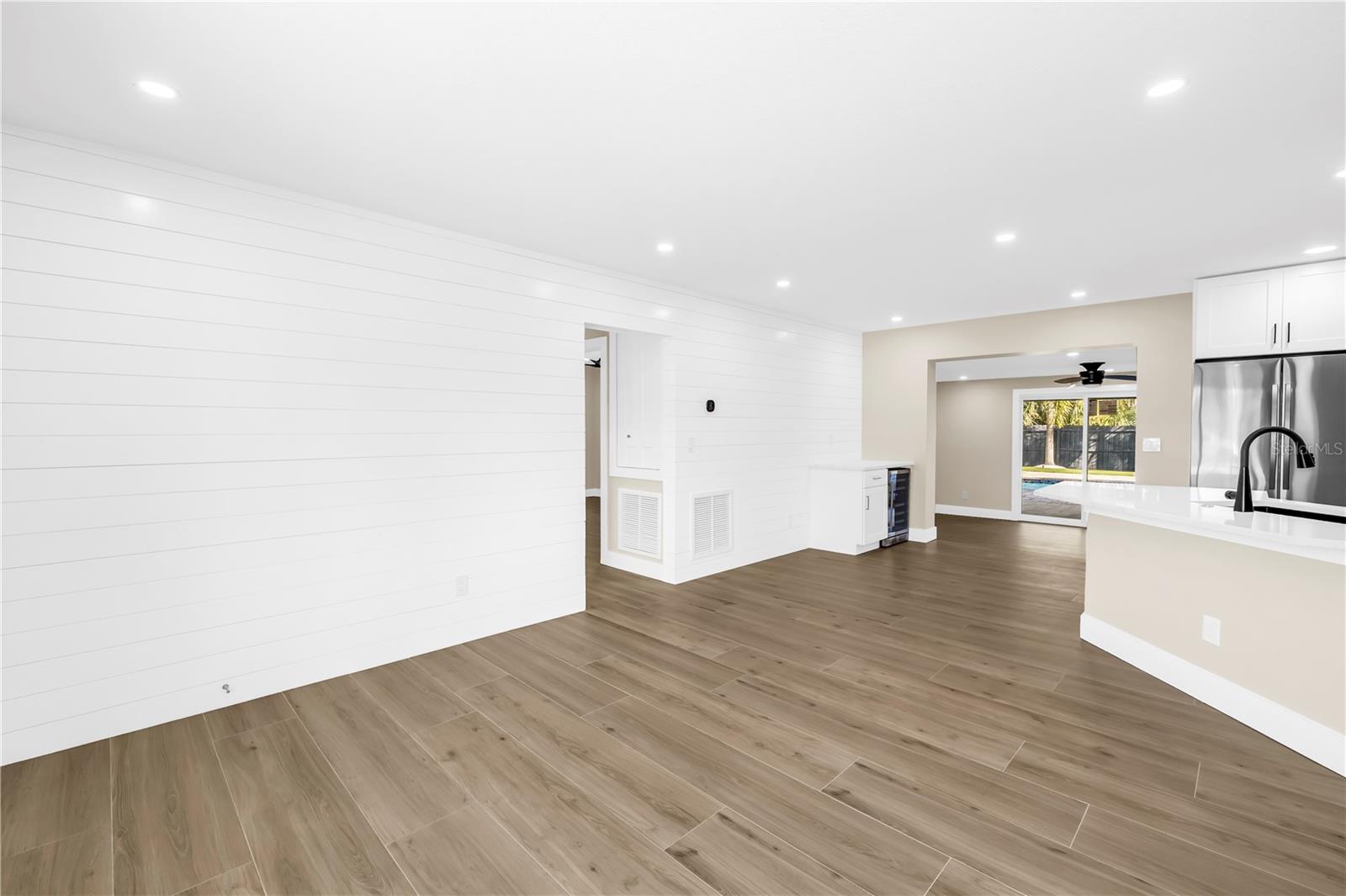 Image 5 of 39 For 4891 Venetian Boulevard Ne