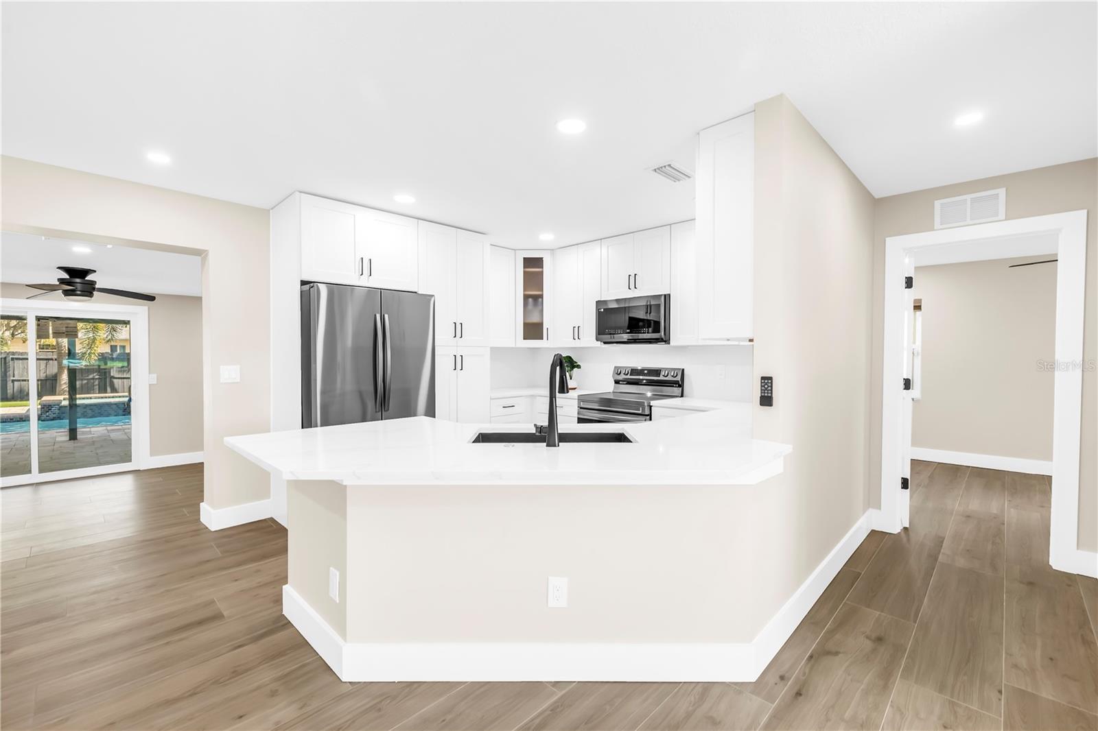 Image 6 of 39 For 4891 Venetian Boulevard Ne