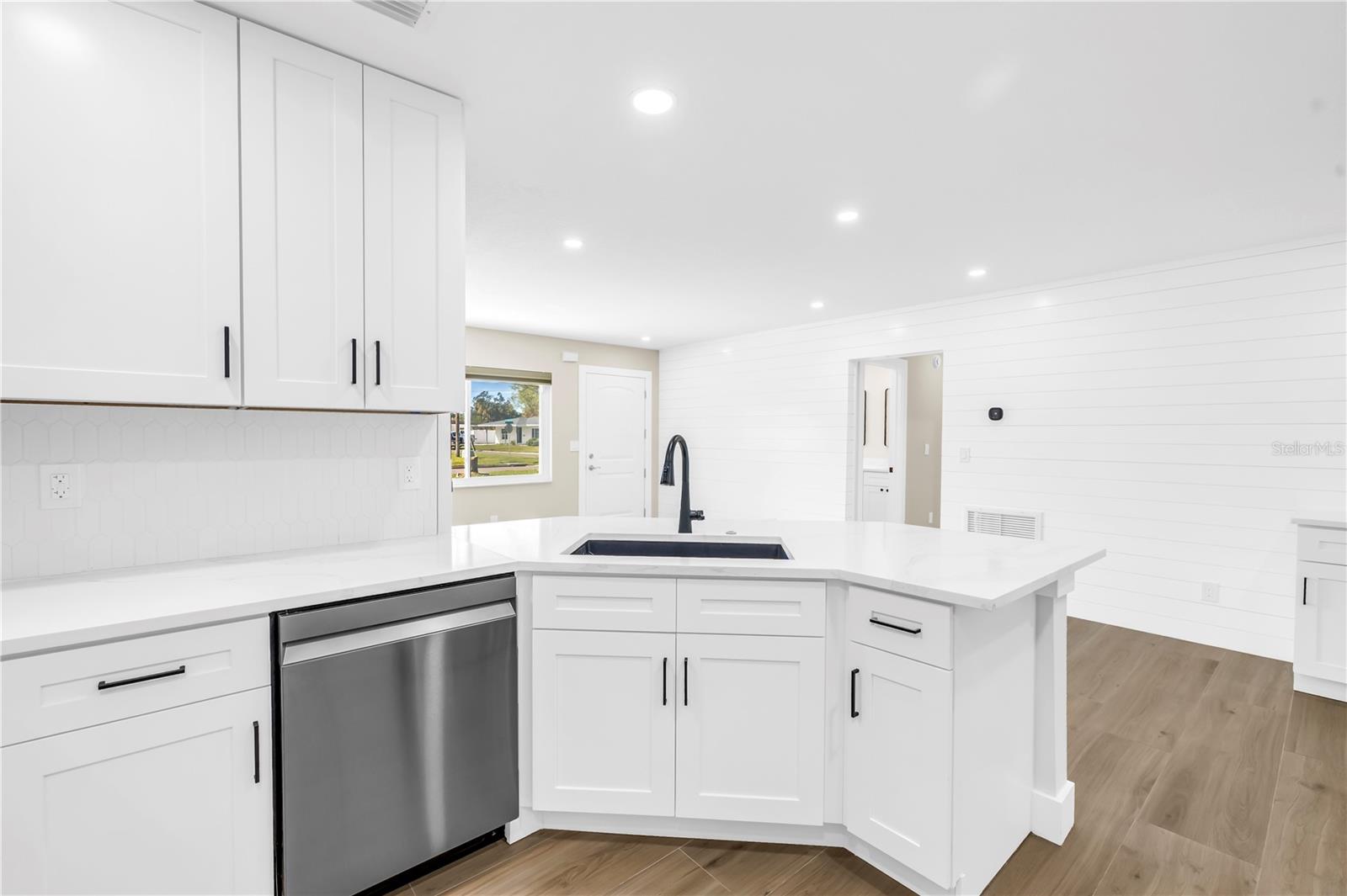 Image 7 of 39 For 4891 Venetian Boulevard Ne