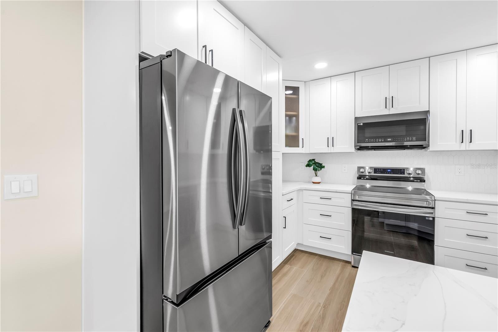 Image 8 of 39 For 4891 Venetian Boulevard Ne