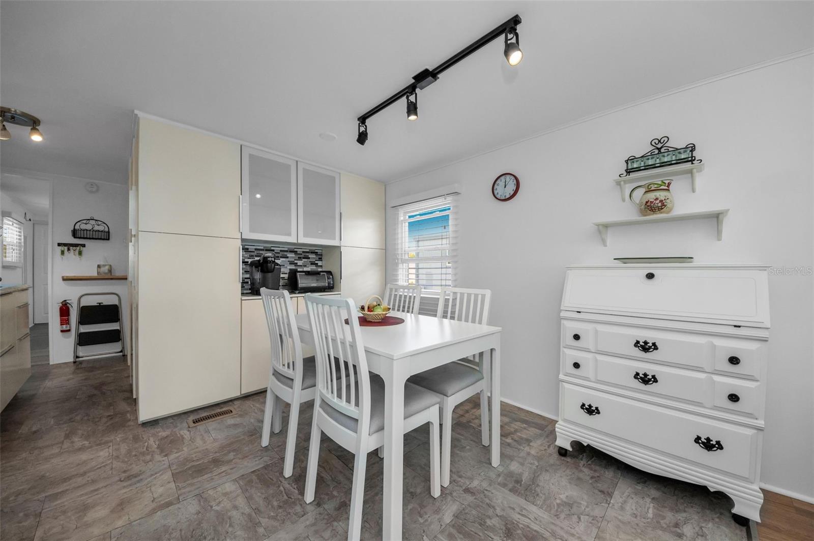 Image 23 of 81 For 46 Drury Lane