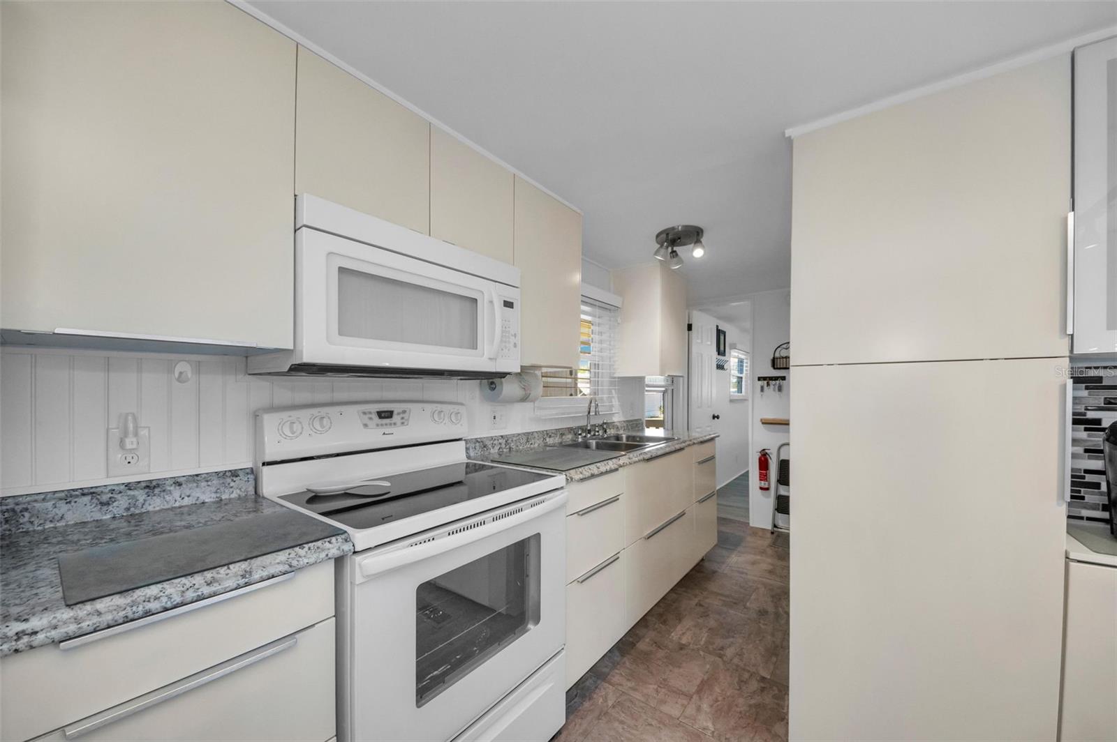 Image 25 of 81 For 46 Drury Lane