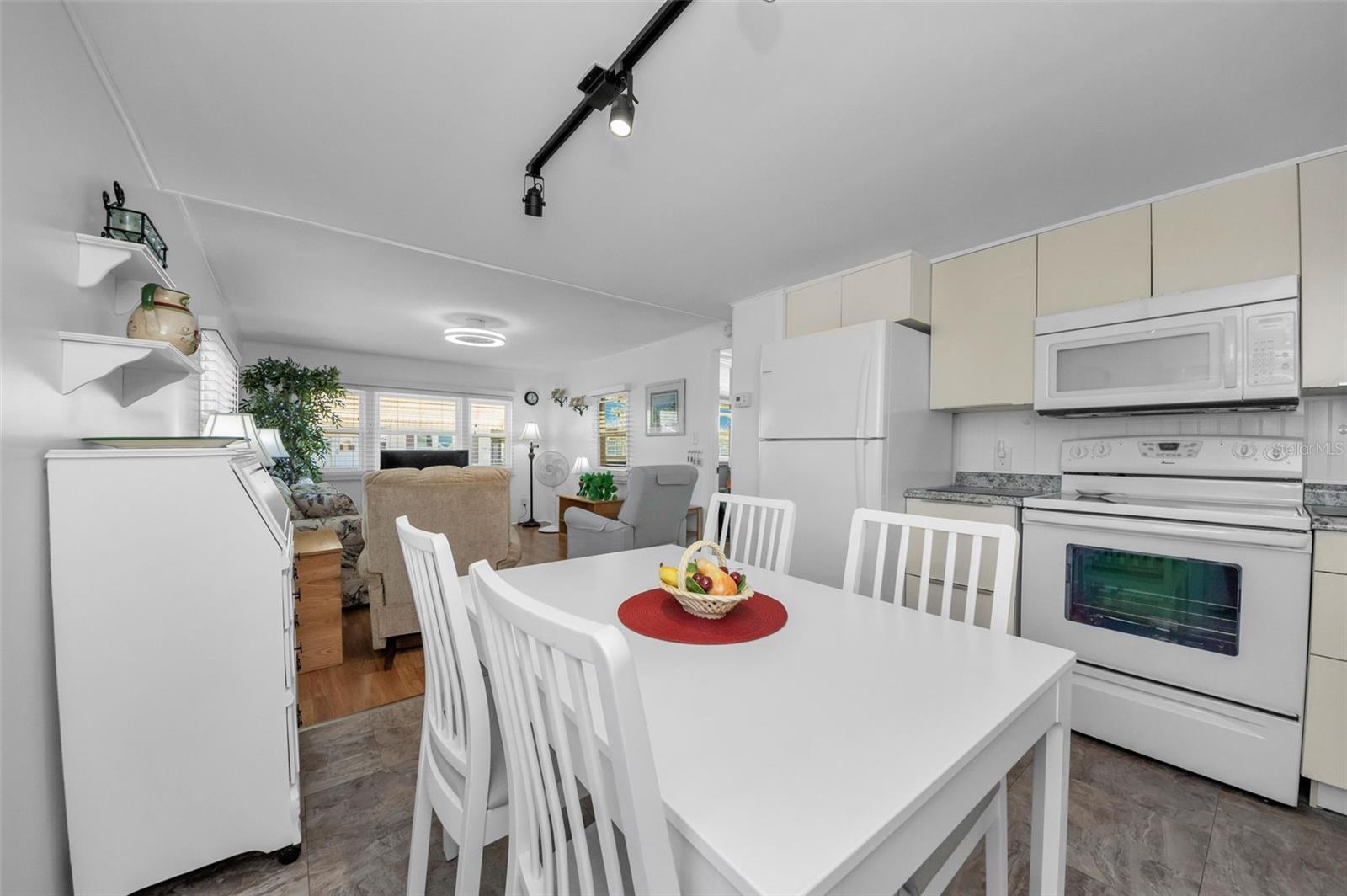 Image 5 of 81 For 46 Drury Lane