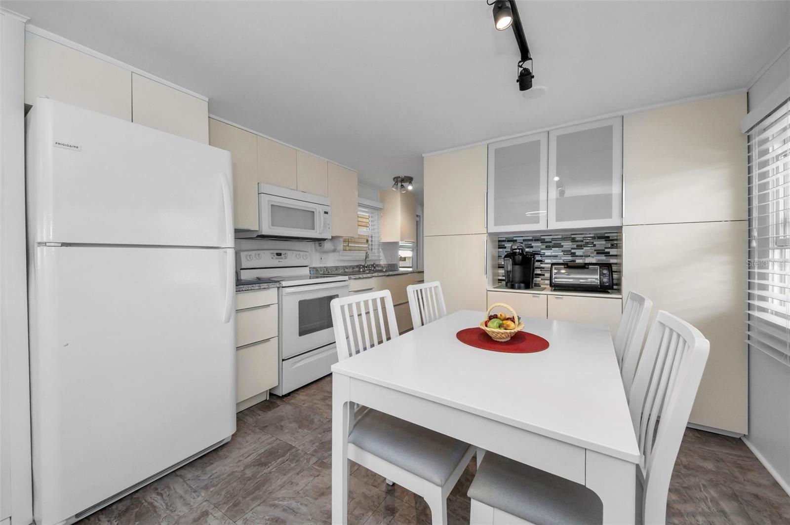 Image 6 of 81 For 46 Drury Lane