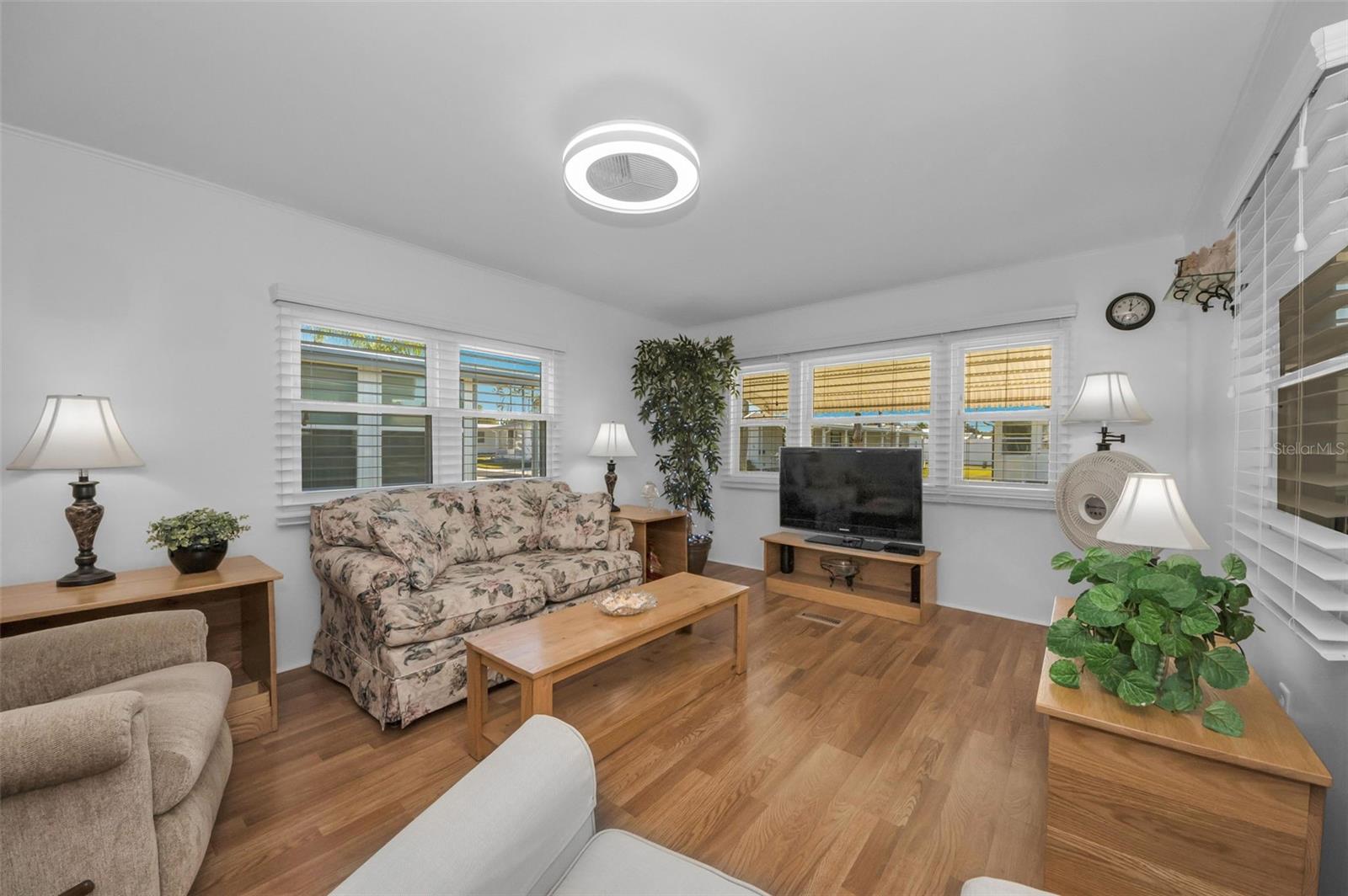 Image 7 of 81 For 46 Drury Lane