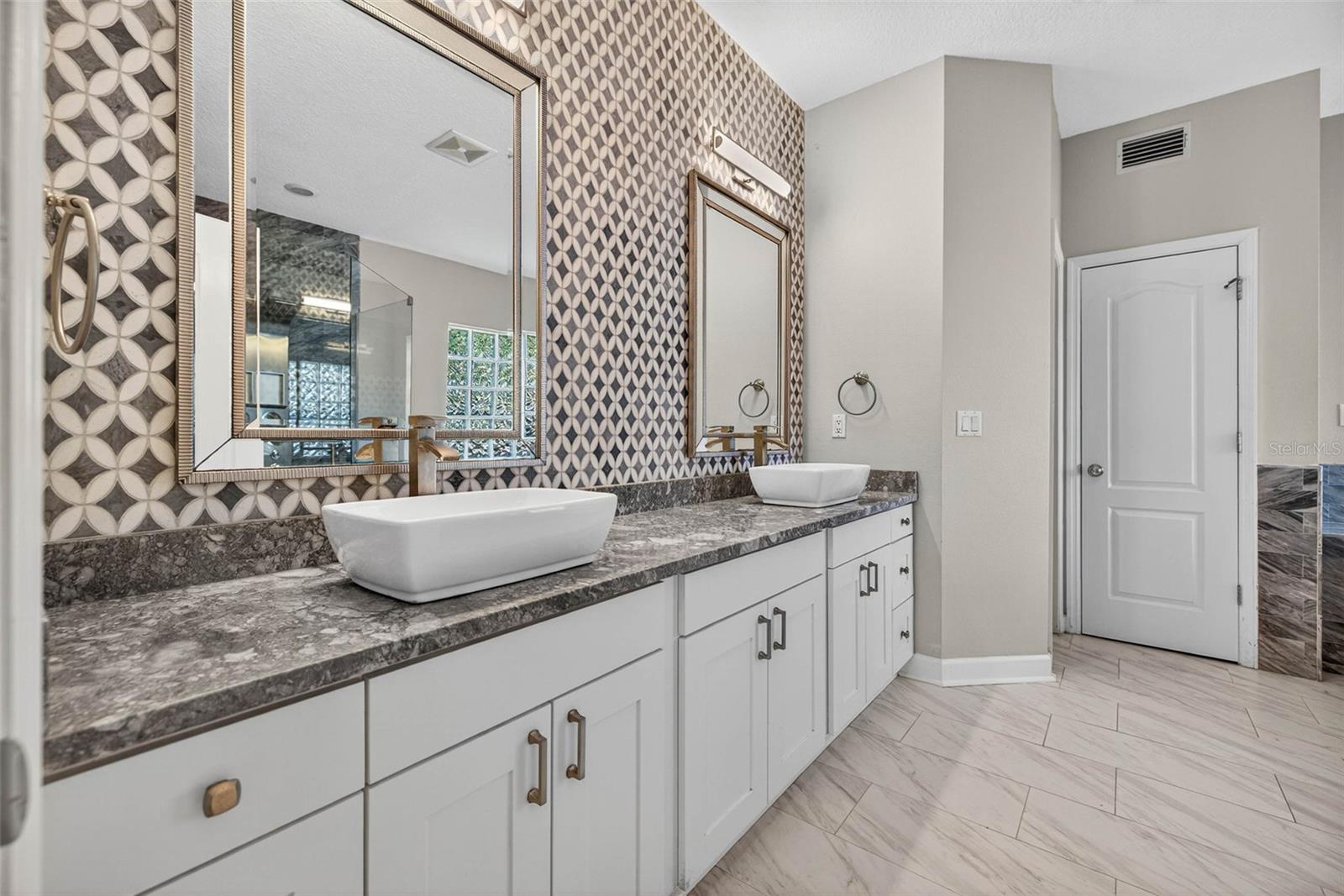 Listing photo id 25 for 9997 Sago Point Drive