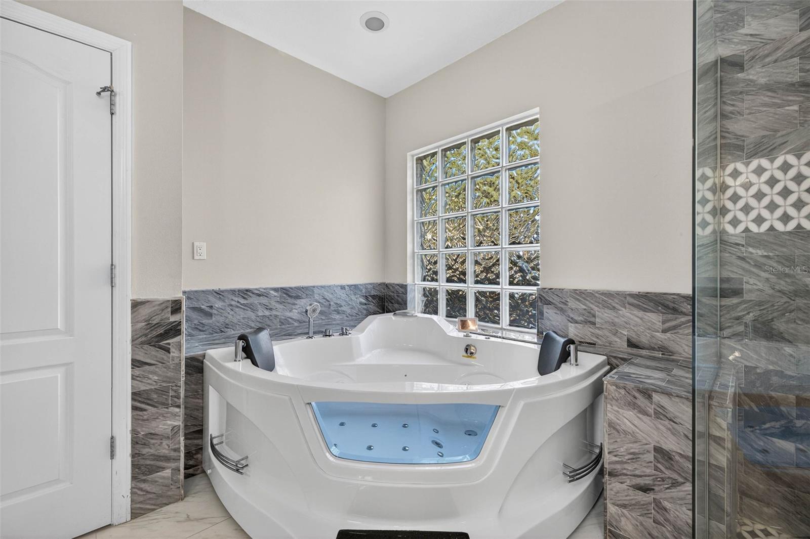 Listing photo id 28 for 9997 Sago Point Drive