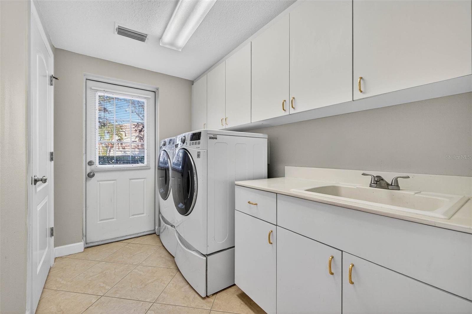 Listing photo id 31 for 9997 Sago Point Drive