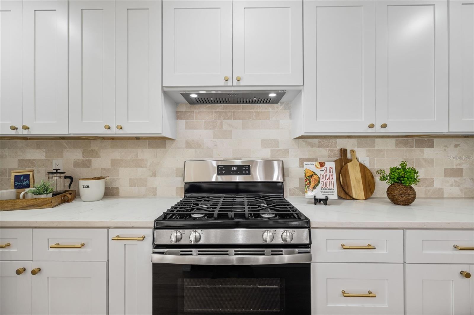 Image 10 of 32 For 869 Deville Drive E