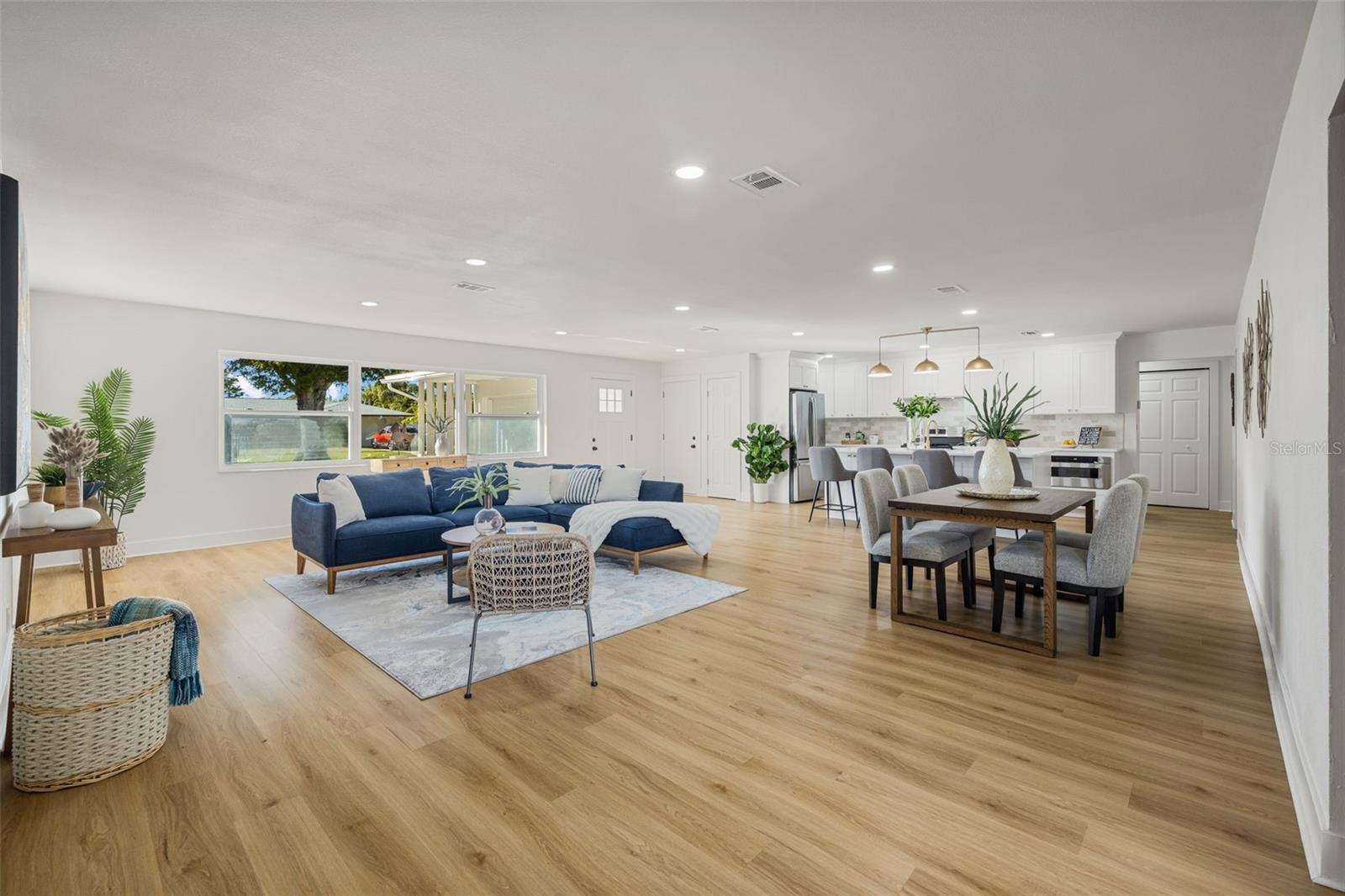 Image 12 of 32 For 869 Deville Drive E