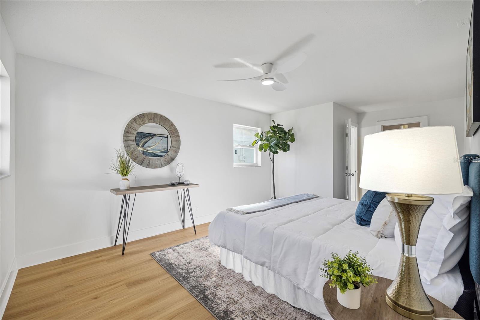 Image 16 of 32 For 869 Deville Drive E