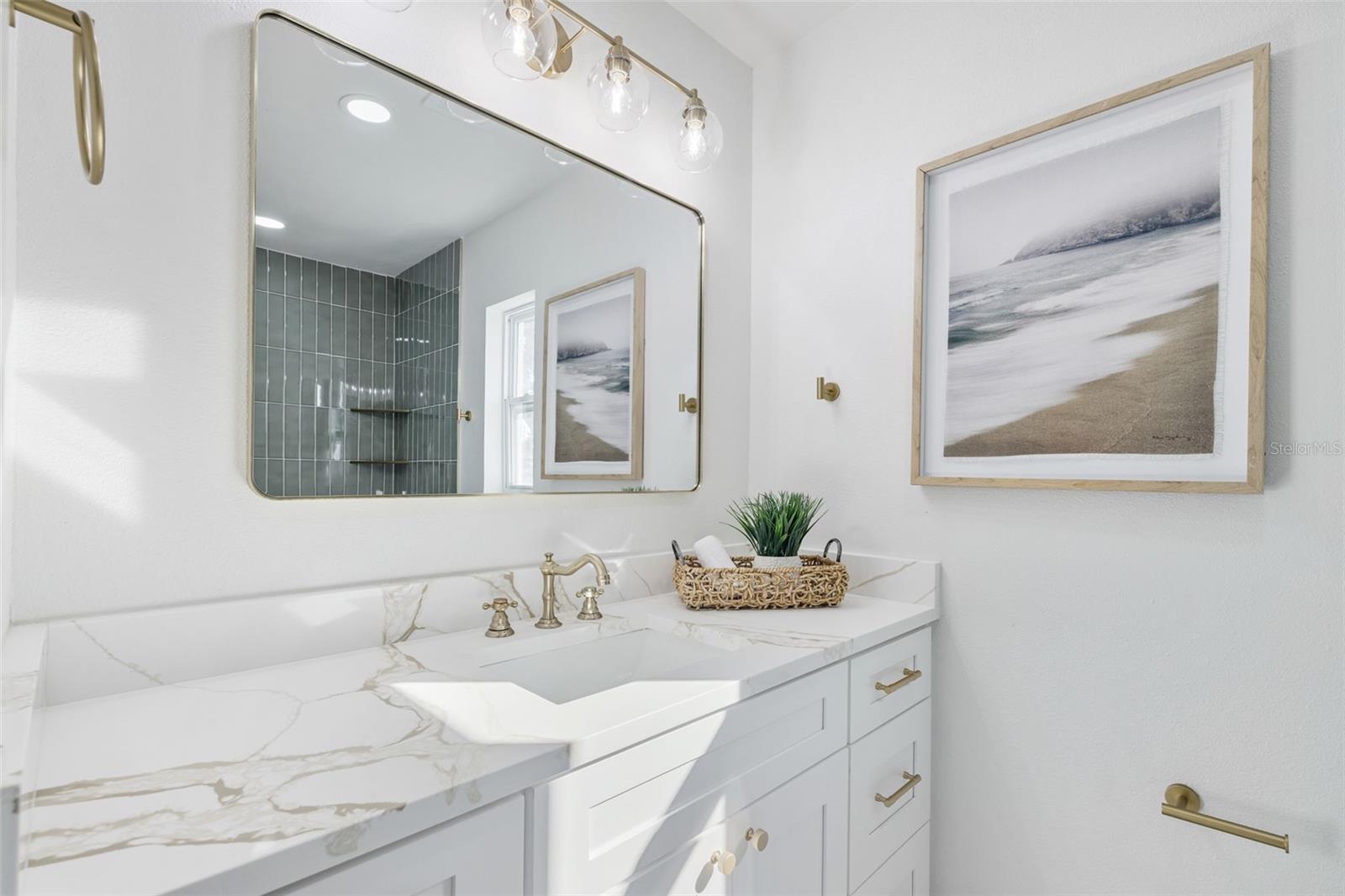 Image 18 of 32 For 869 Deville Drive E