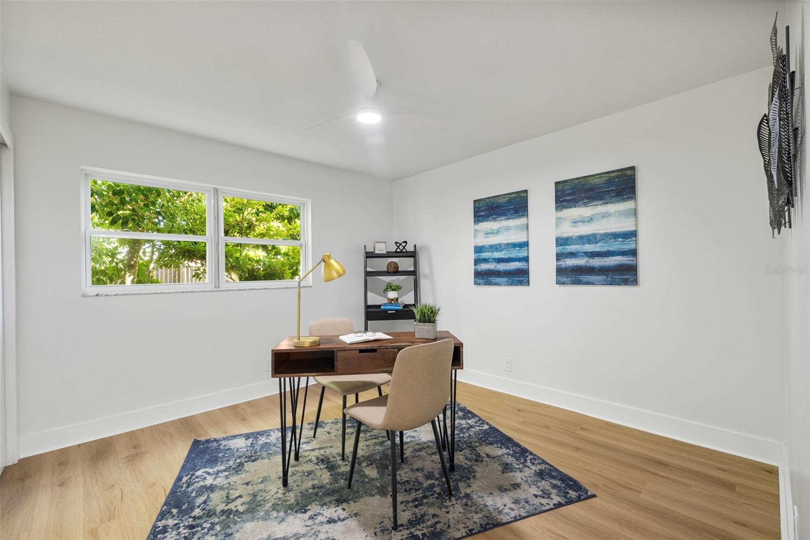 Image 22 of 32 For 869 Deville Drive E