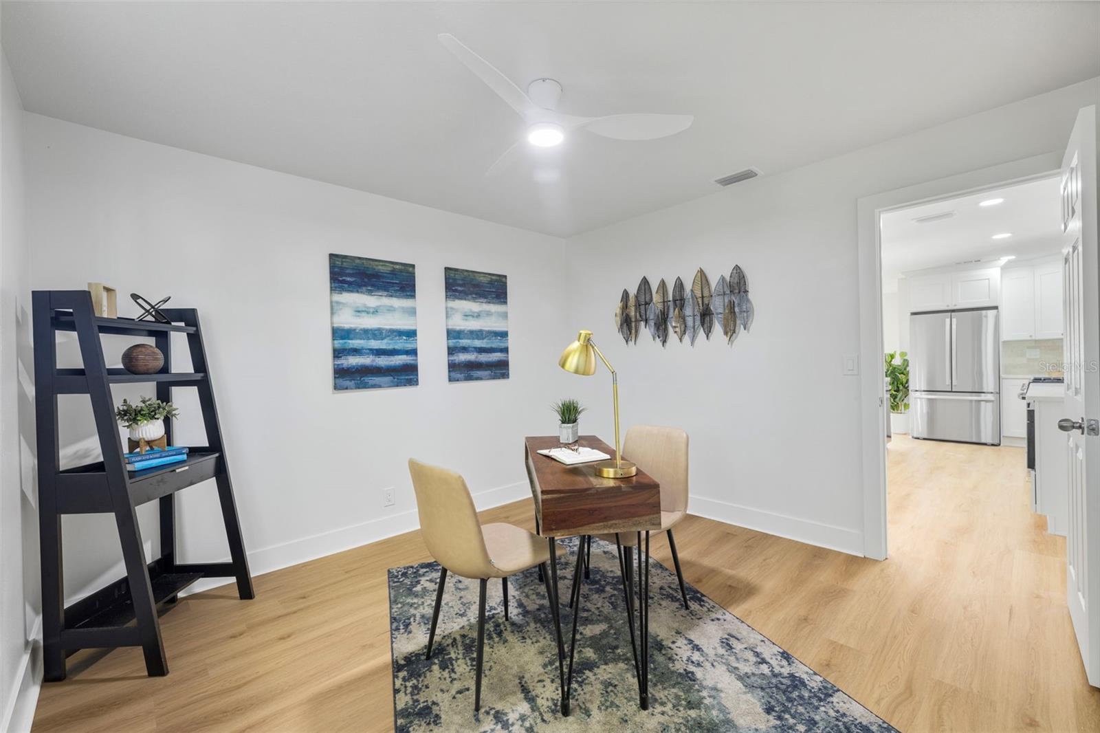 Image 23 of 32 For 869 Deville Drive E