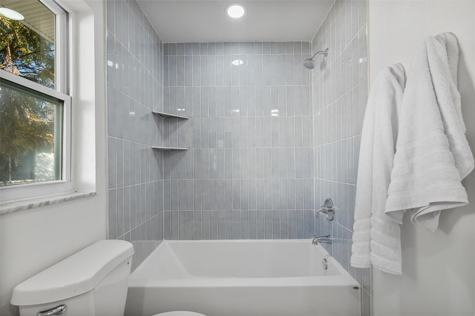 Image 28 of 32 For 869 Deville Drive E