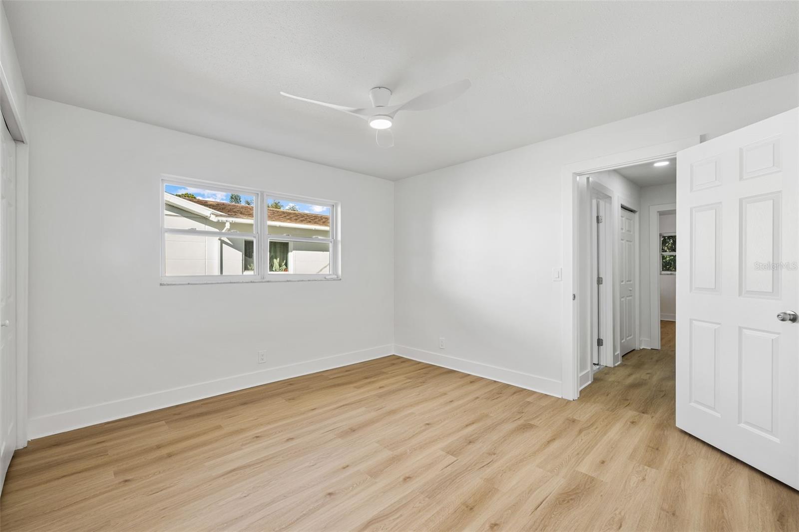 Image 30 of 32 For 869 Deville Drive E