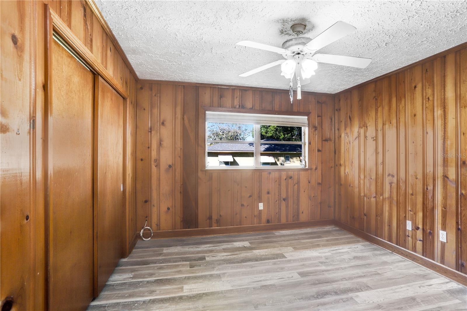 Image 11 of 30 For 6823 Oak Hill Drive