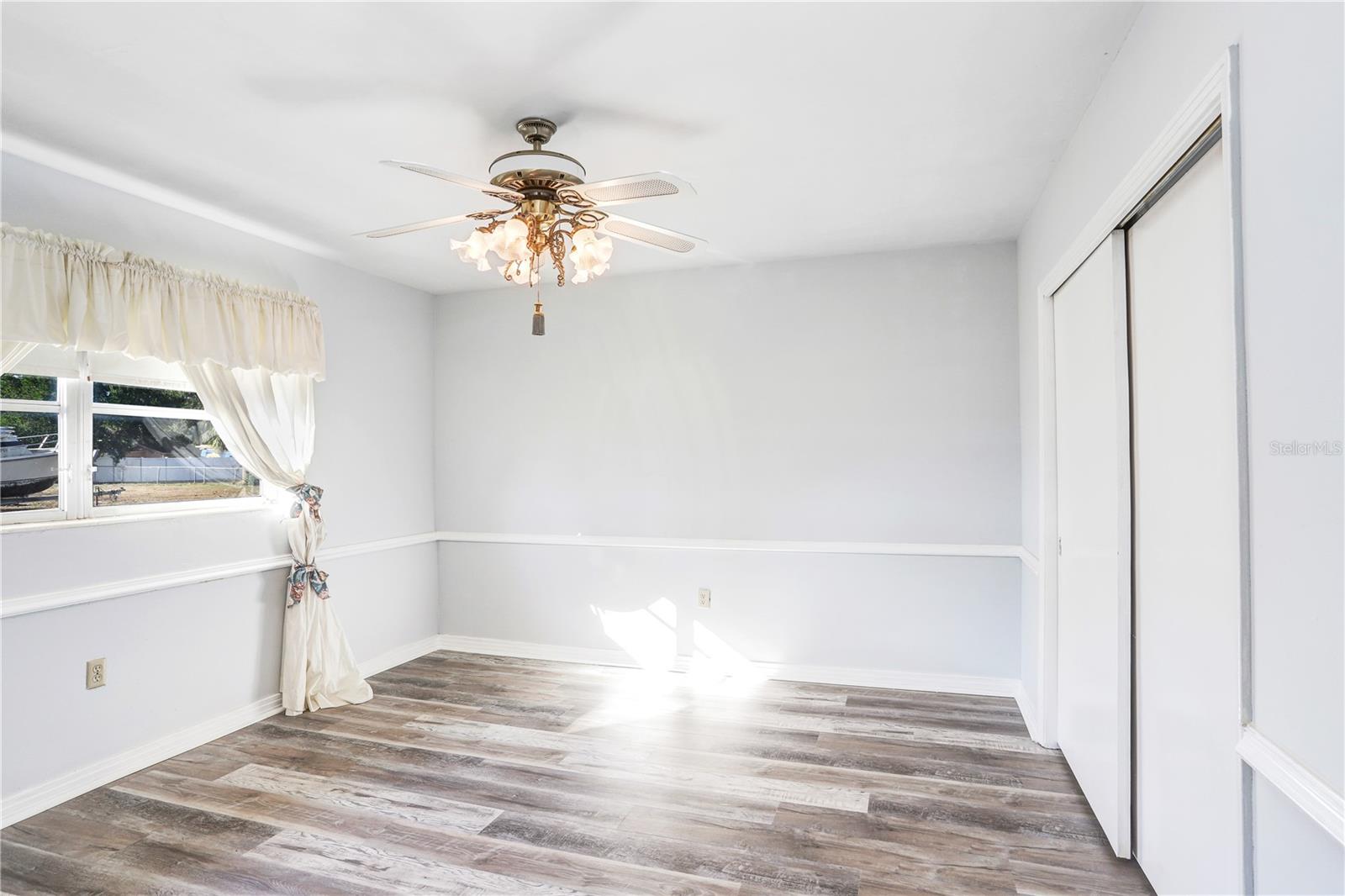 Image 12 of 30 For 6823 Oak Hill Drive