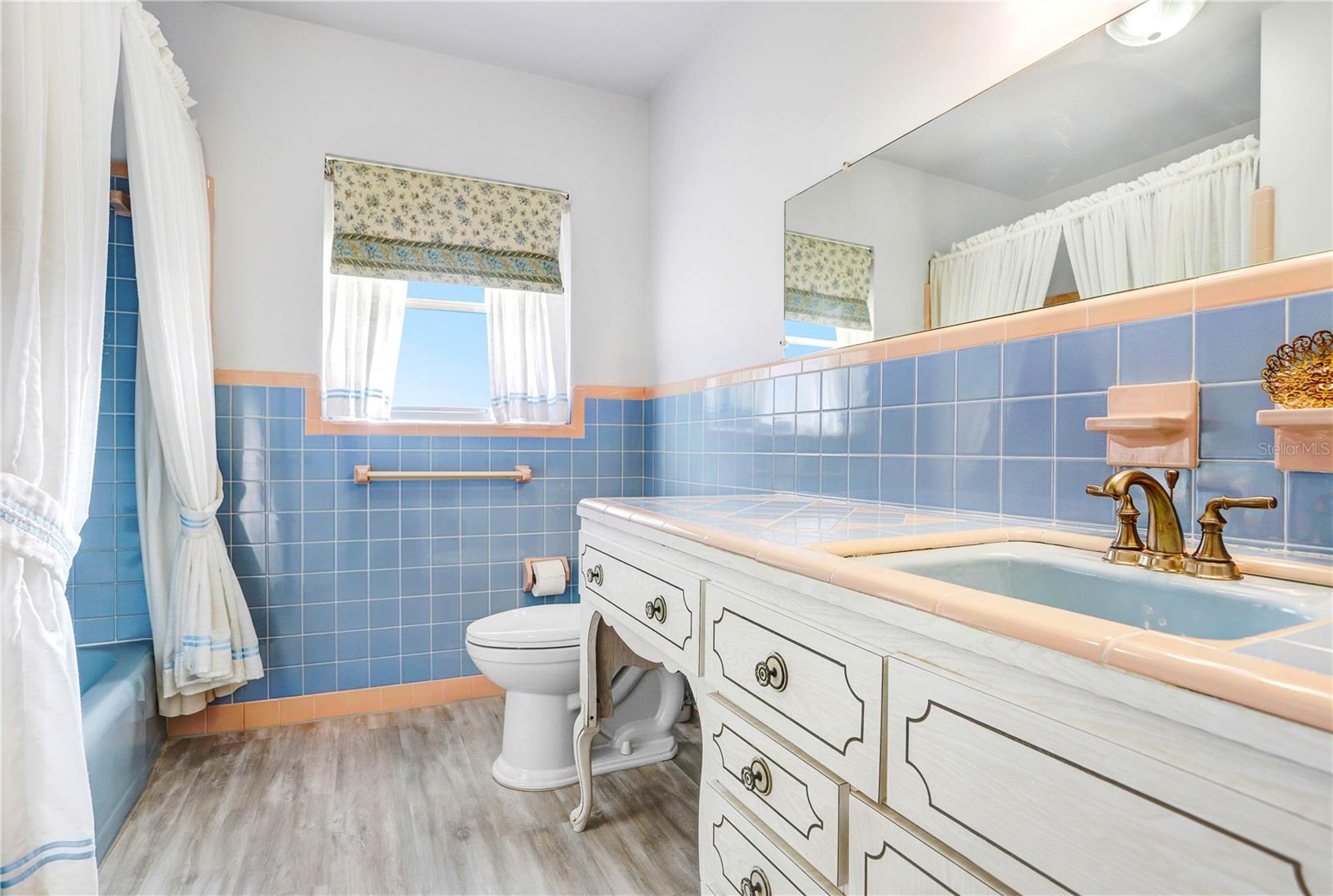 Image 14 of 30 For 6823 Oak Hill Drive