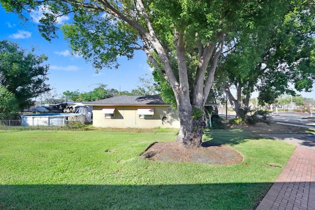 Image 16 of 30 For 6823 Oak Hill Drive