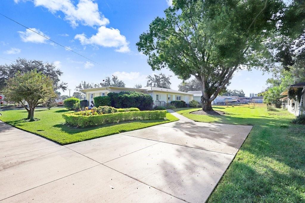 Image 19 of 30 For 6823 Oak Hill Drive