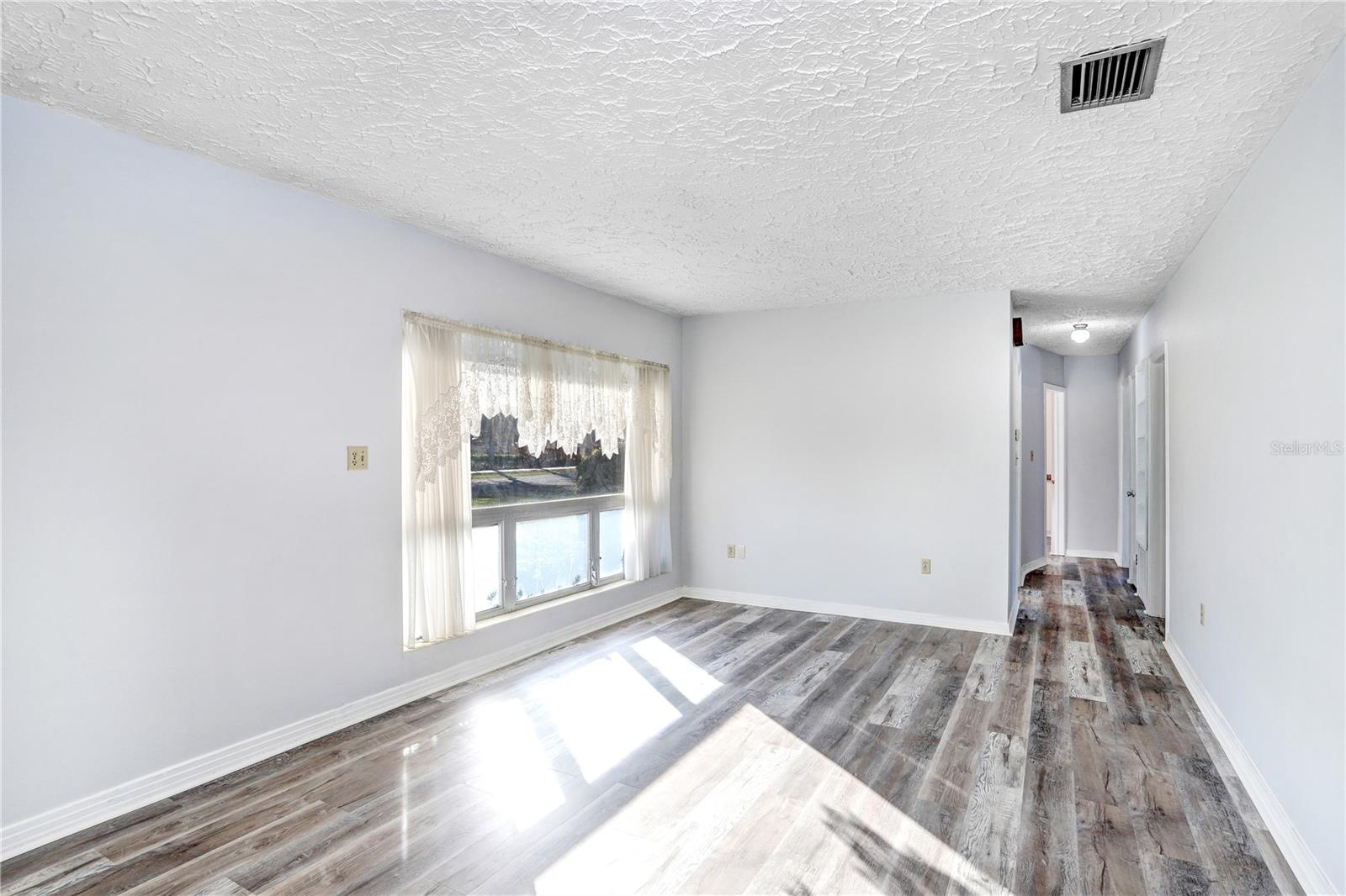 Image 6 of 30 For 6823 Oak Hill Drive