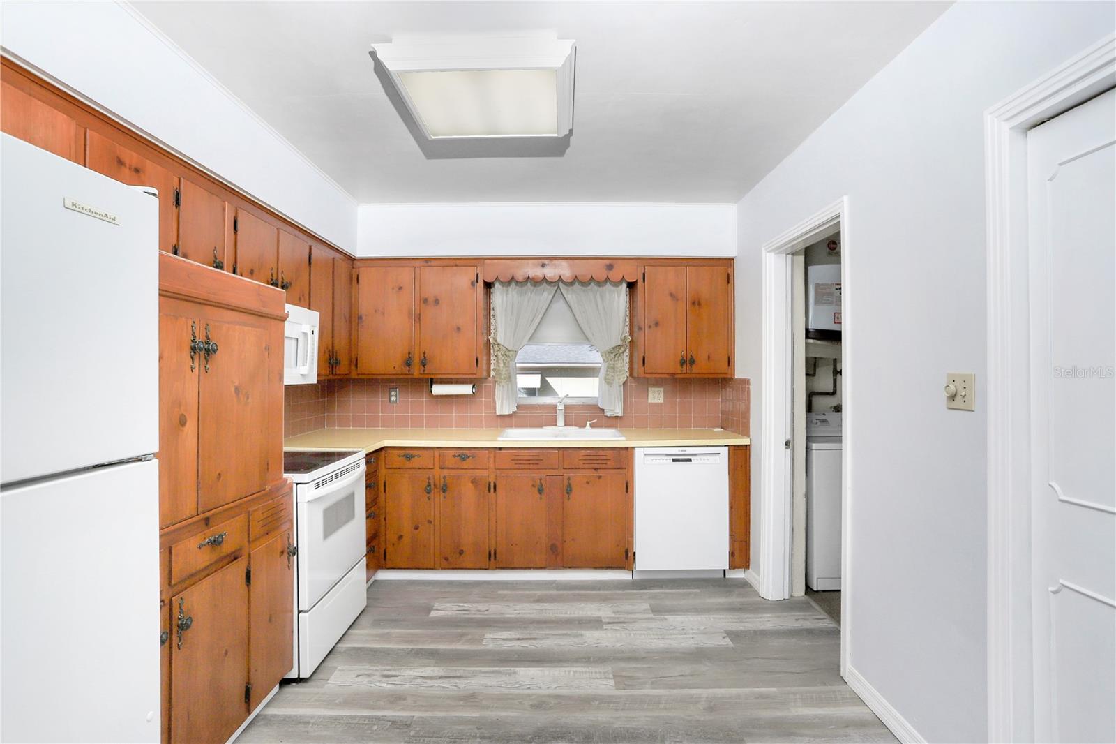 Image 9 of 30 For 6823 Oak Hill Drive