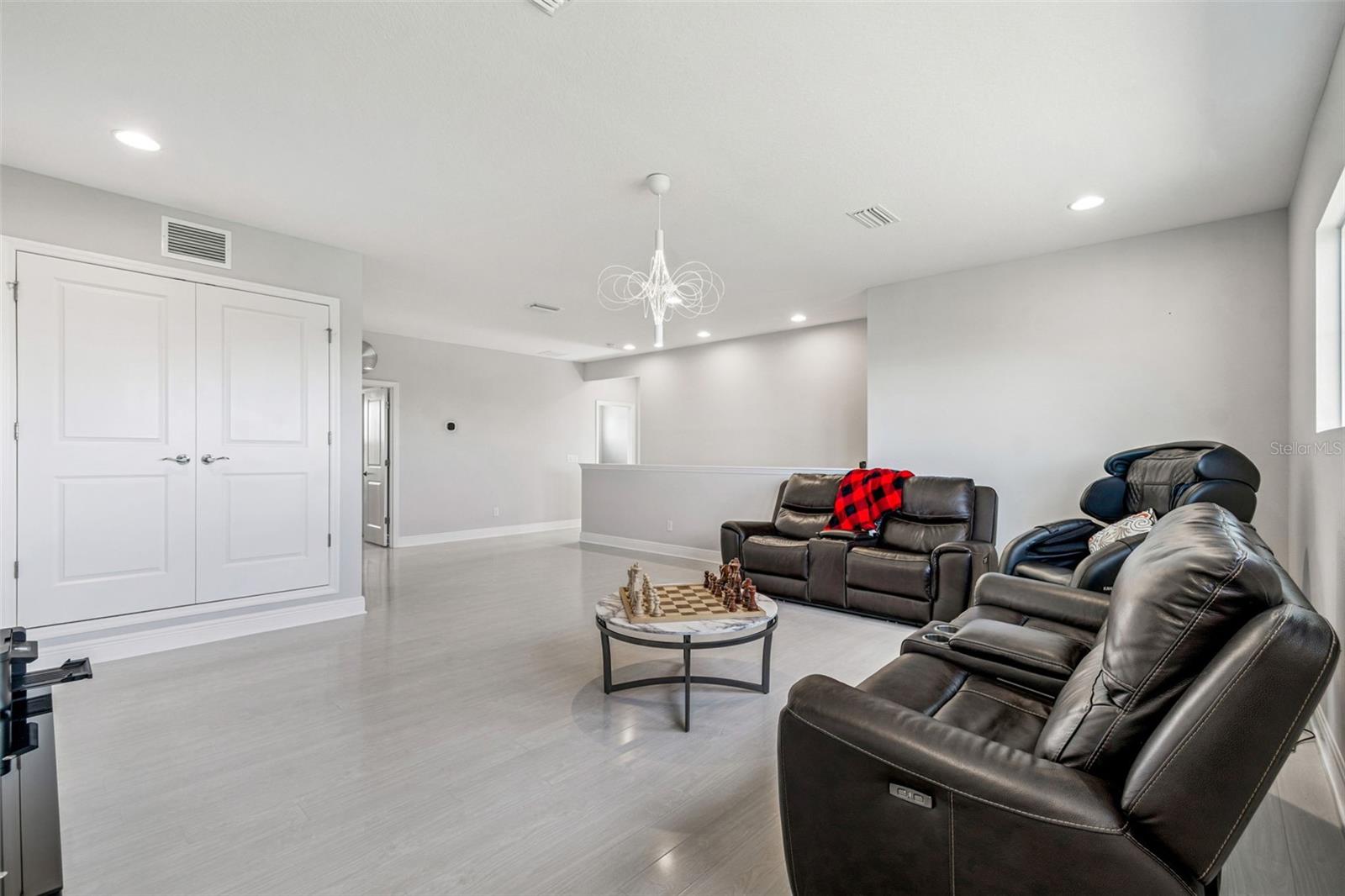 Image 26 of 56 For 10863 Rustic Timber Loop