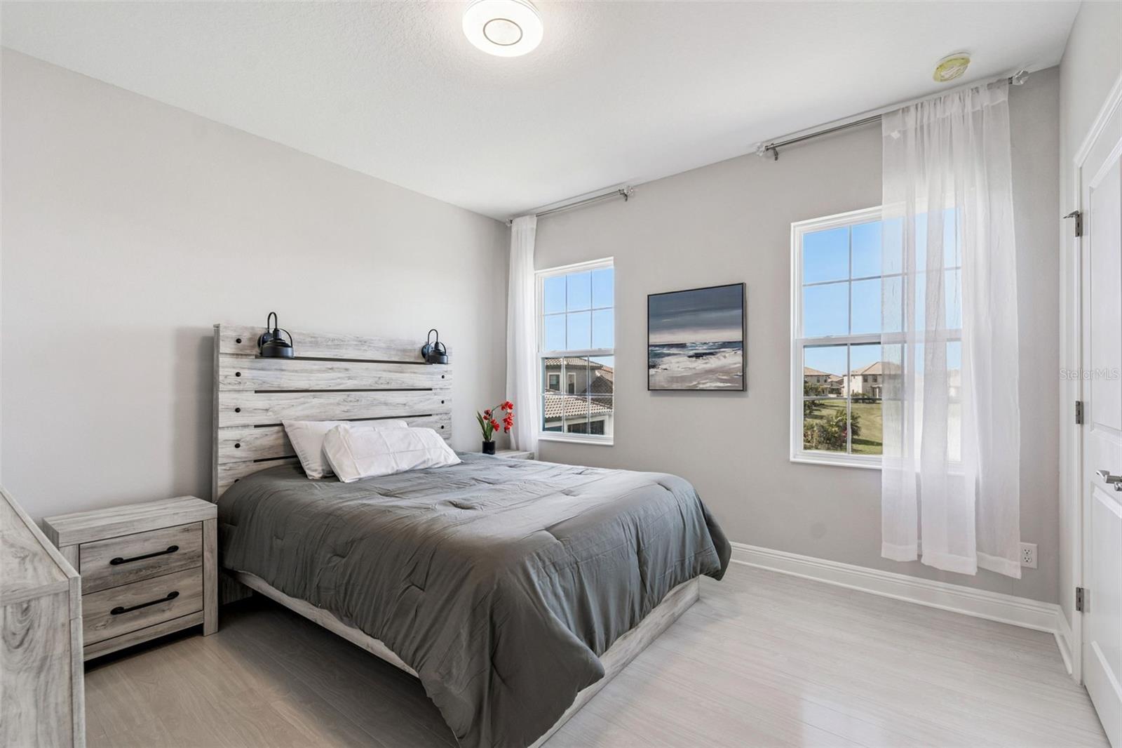 Image 28 of 56 For 10863 Rustic Timber Loop