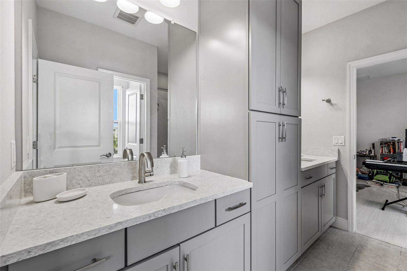 Image 35 of 56 For 10863 Rustic Timber Loop