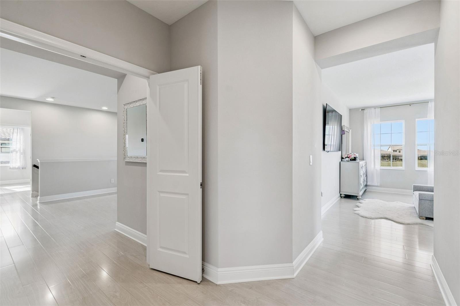 Image 37 of 56 For 10863 Rustic Timber Loop