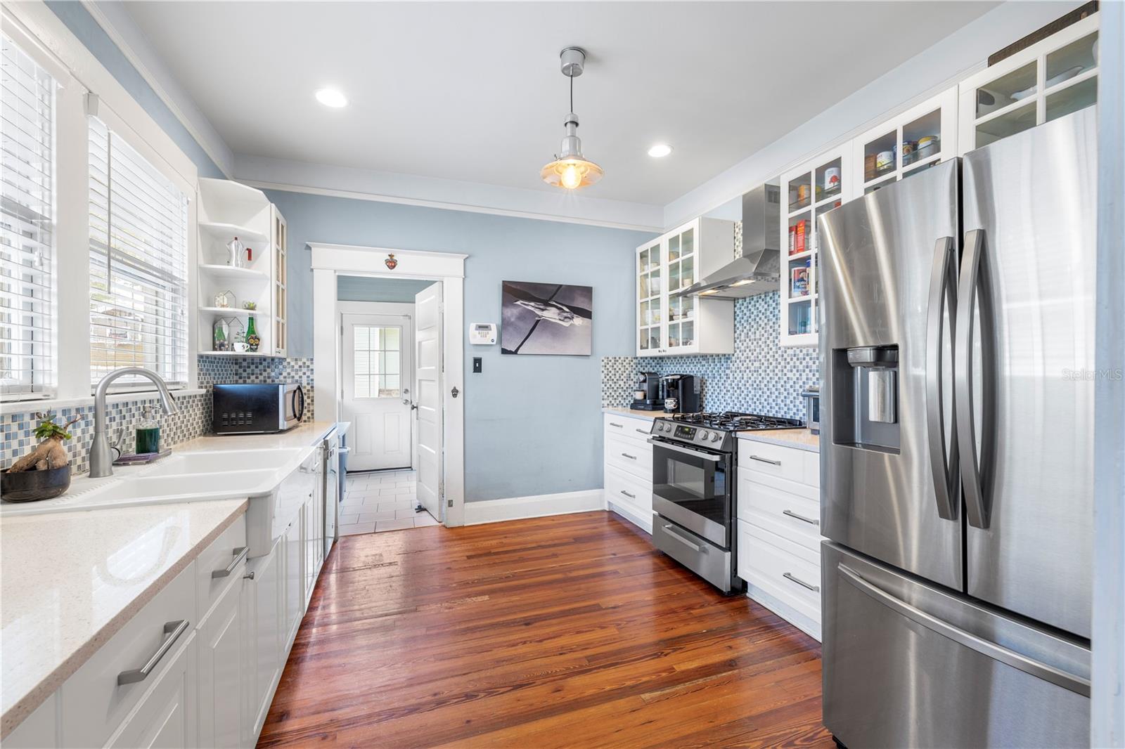 Listing photo id 13 for 5705 Miami Avenue