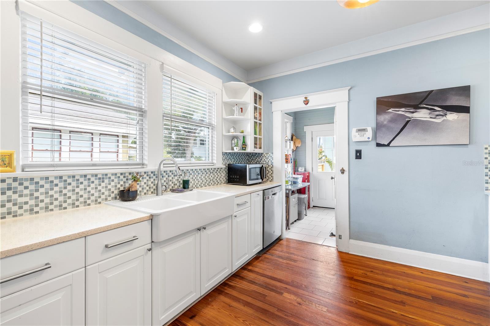 Listing photo id 14 for 5705 Miami Avenue